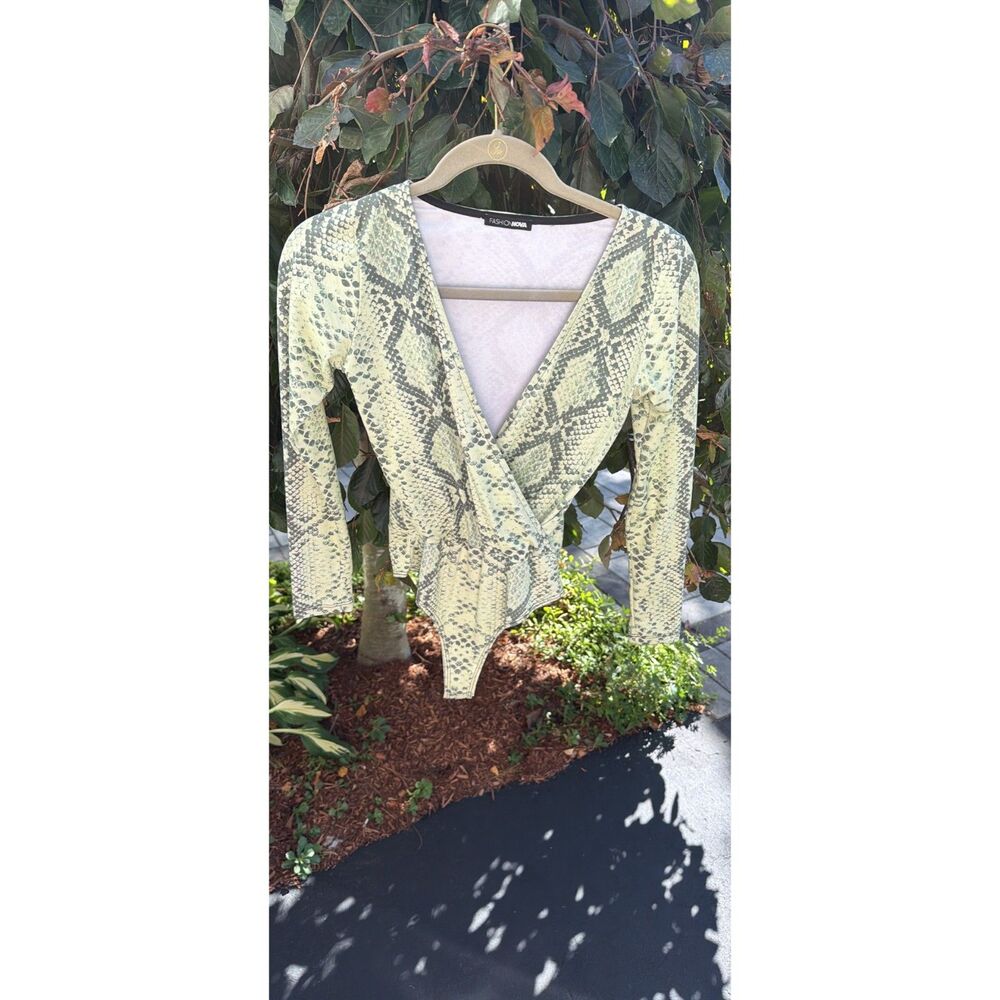 Fashion Nova Green Snake Print Surplice Bodysuit Size S